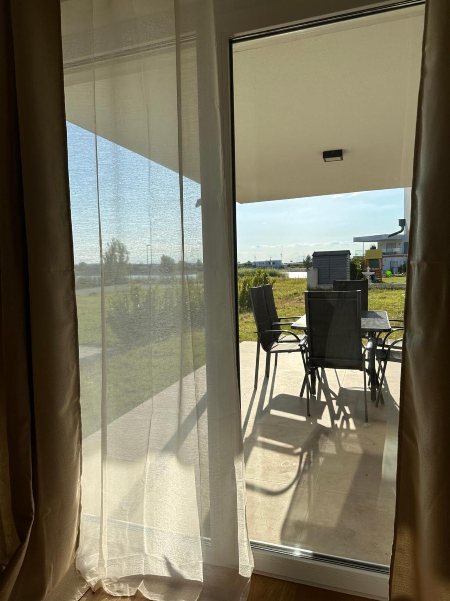 Vila 1 Next To Outlet